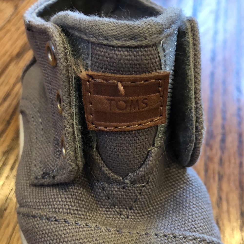 TOMS - Picture 4 of 4